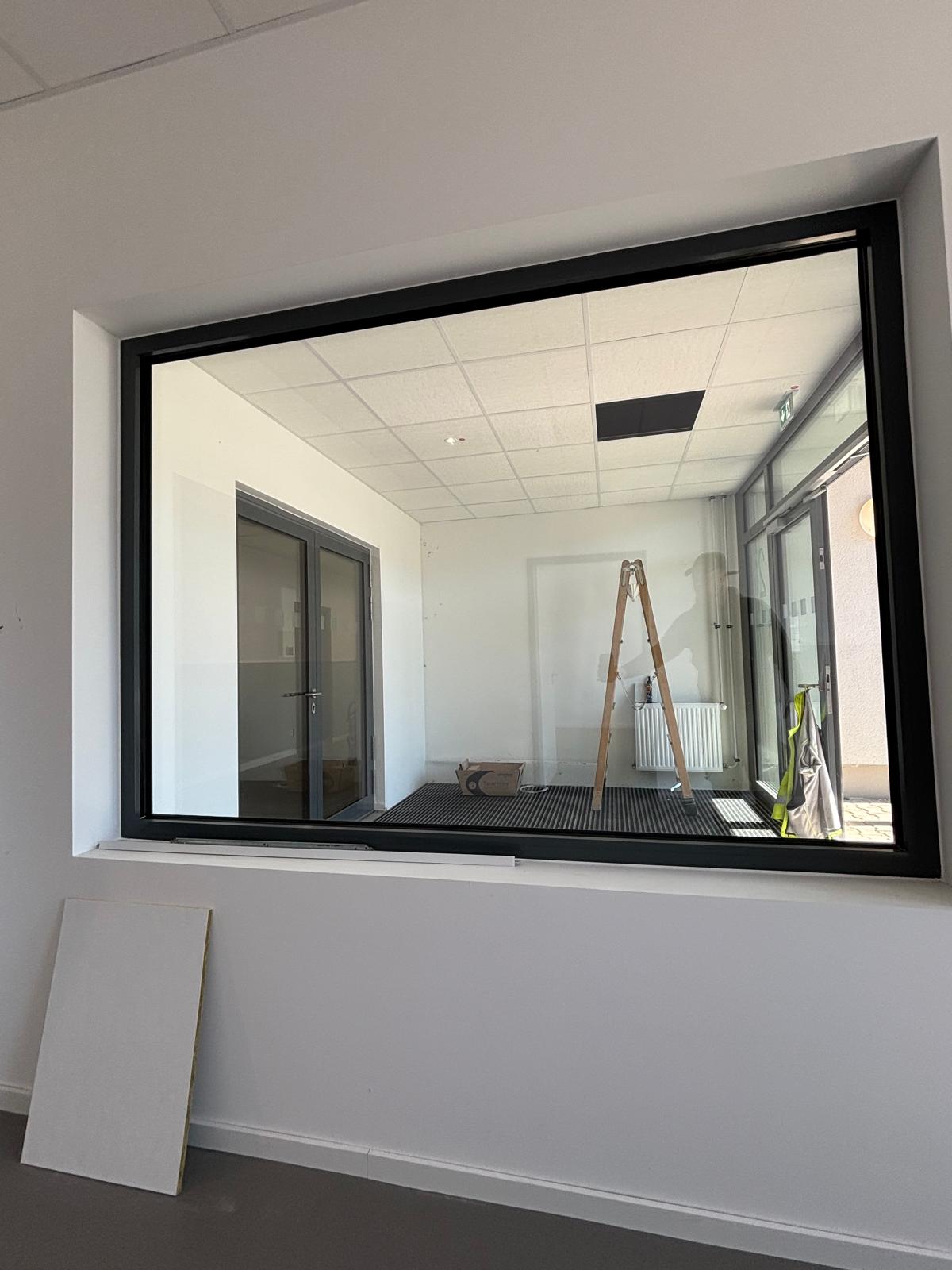 Großes Festelement als Innenfenster